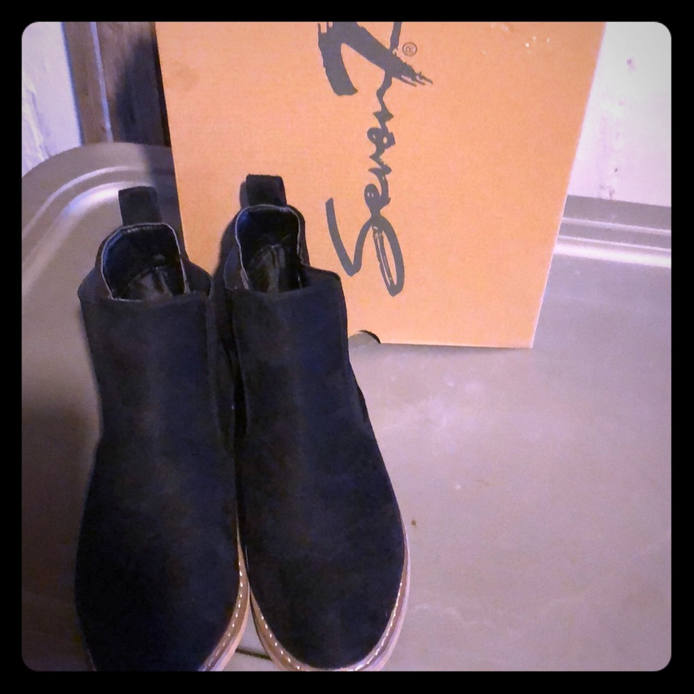 Never worn seven7 booties